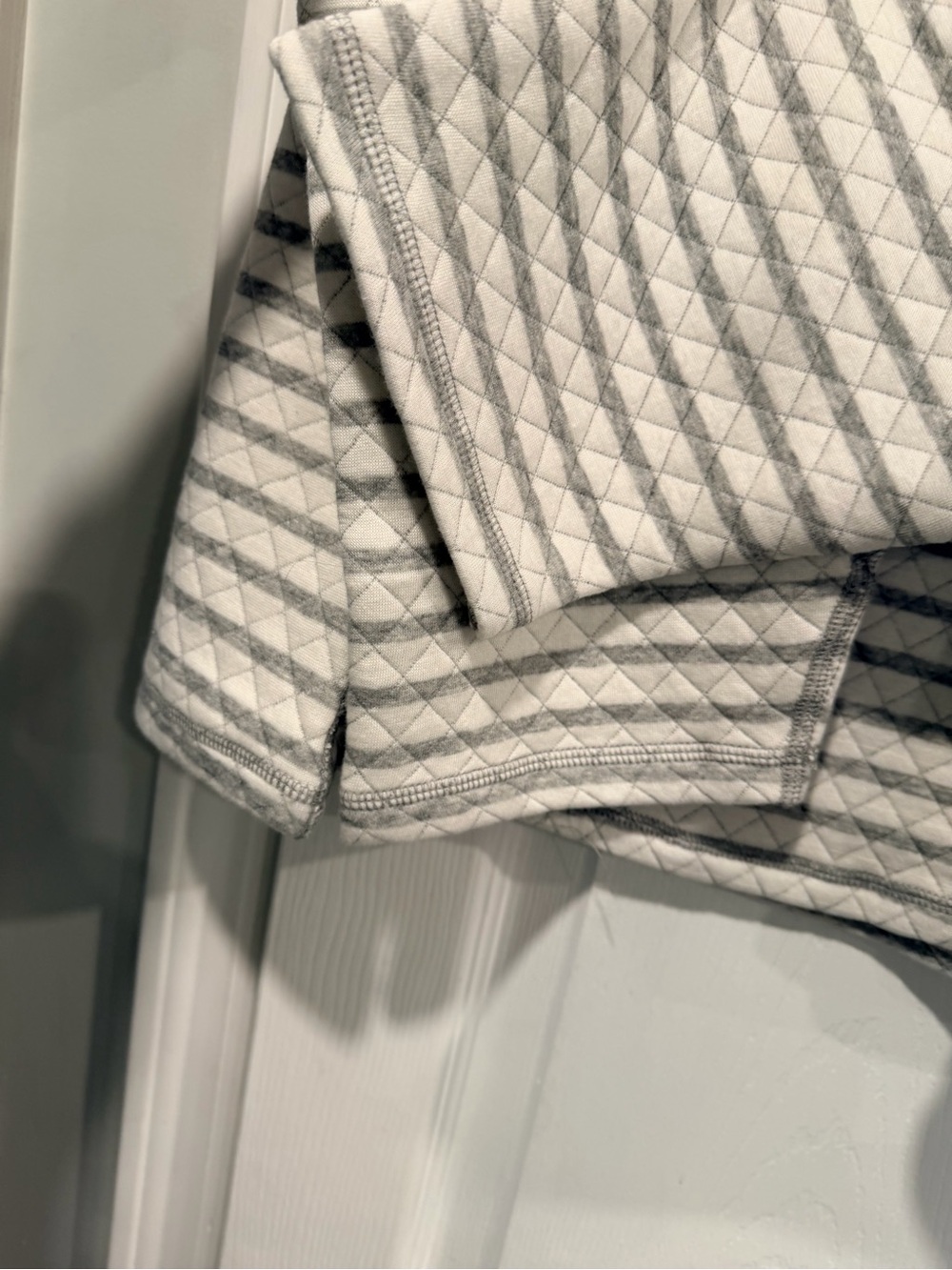 NWOT J. Crew Size 3X Gray Cream Reversible Quilted Striped Crew Sweatshirt - Picture 3 of 11